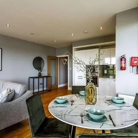 公寓 Spacious High Rise 2 Bed With Park & View