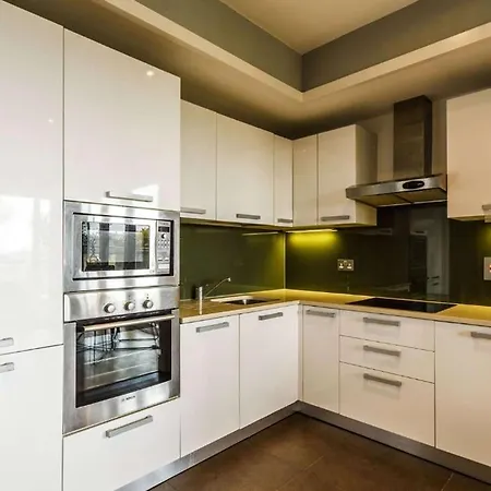 Spacious High Rise 2 Bed With Park & View Dublin
