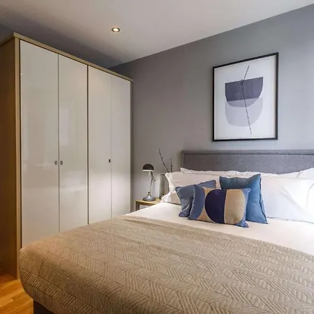 Spacious High Rise 2 Bed With Park & View * Dublin